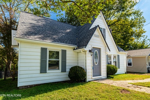Tiny photo for 625 Medaris St, Clinton, TN 37716 (MLS # 1359251)