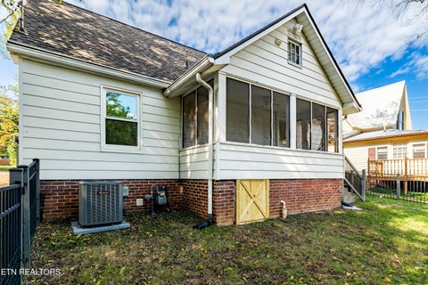 Tiny photo for 625 Medaris St, Clinton, TN 37716 (MLS # 1359251)