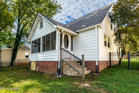 Tiny photo for 625 Medaris St, Clinton, TN 37716 (MLS # 1359251)