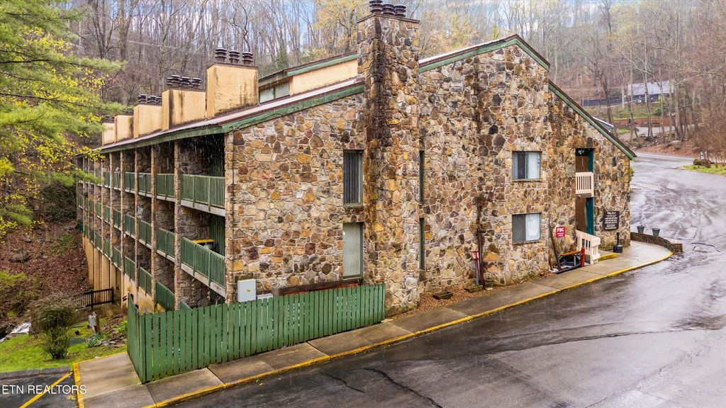 Photo of 1435 Wiley Oakley Drive #APT 161, Gatlinburg, TN 37738 (MLS # 1295546)