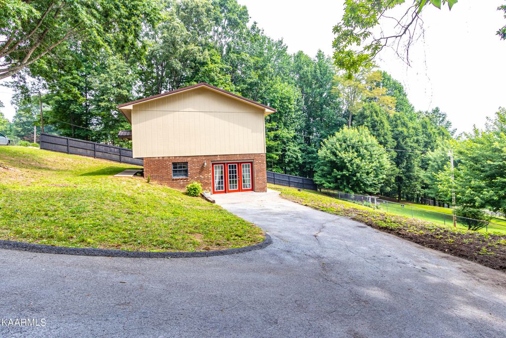 Photo of 326 Cardwell Drive, Tazewell, TN 37879 (MLS # 1231958)