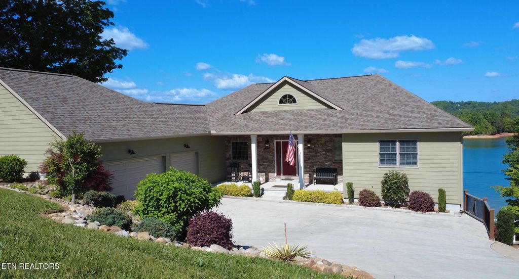 Photo of 374 Norris Crest Drive, LaFollette, TN 37766 (MLS # 1328109)