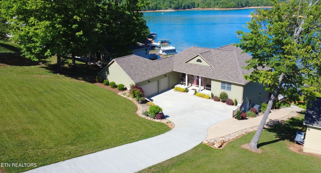 Photo of 374 Norris Crest Drive, LaFollette, TN 37766 (MLS # 1328109)