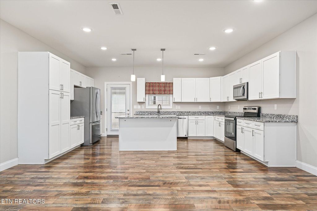 Photo of 80 Sky View Meadow Drive, Crossville, TN 38555 (MLS # 1299760)