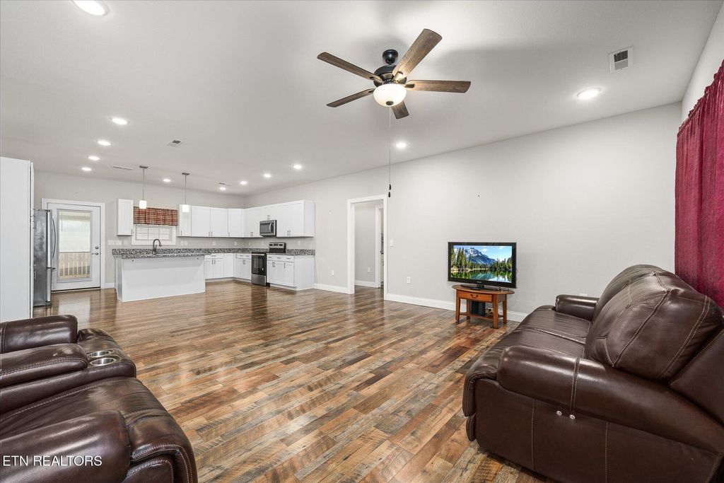 Photo of 80 Sky View Meadow Drive, Crossville, TN 38555 (MLS # 1299760)