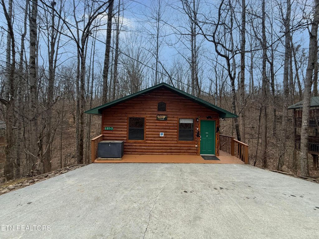 Photo of 2036 Ridge Rd #STE 7, Pigeon Forge, TN 37863 (MLS # 1333045)