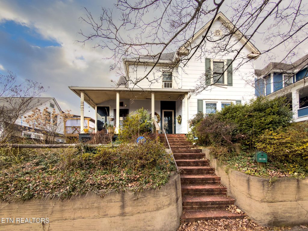 Photo of 202 N B St, Lenoir City, TN 37771 (MLS # 1330286)