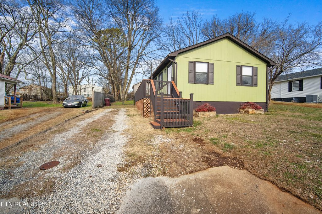 Photo of 254 W Newcomen St, Alcoa, TN 37701 (MLS # 1328118)