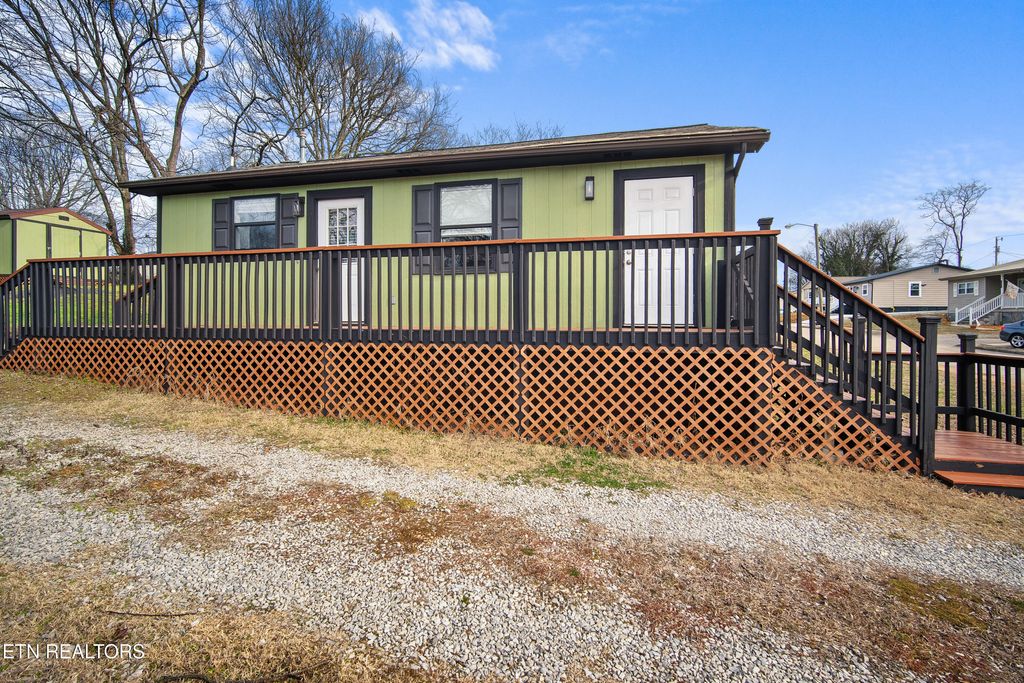 Photo of 254 W Newcomen St, Alcoa, TN 37701 (MLS # 1328118)