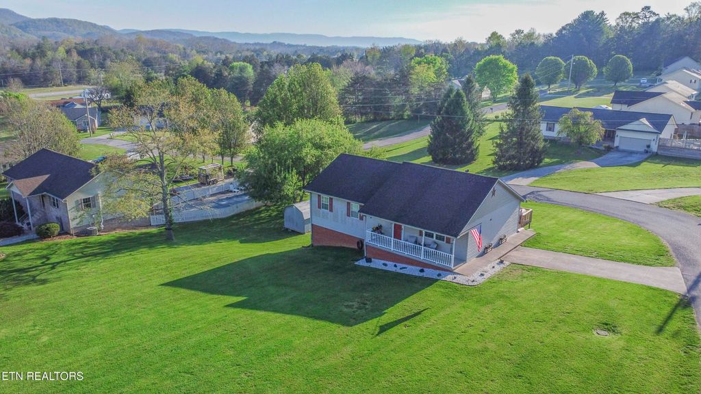 Photo of 127 Courtney Circle, Cumberland Gap, TN 37724 (MLS # 1336736)