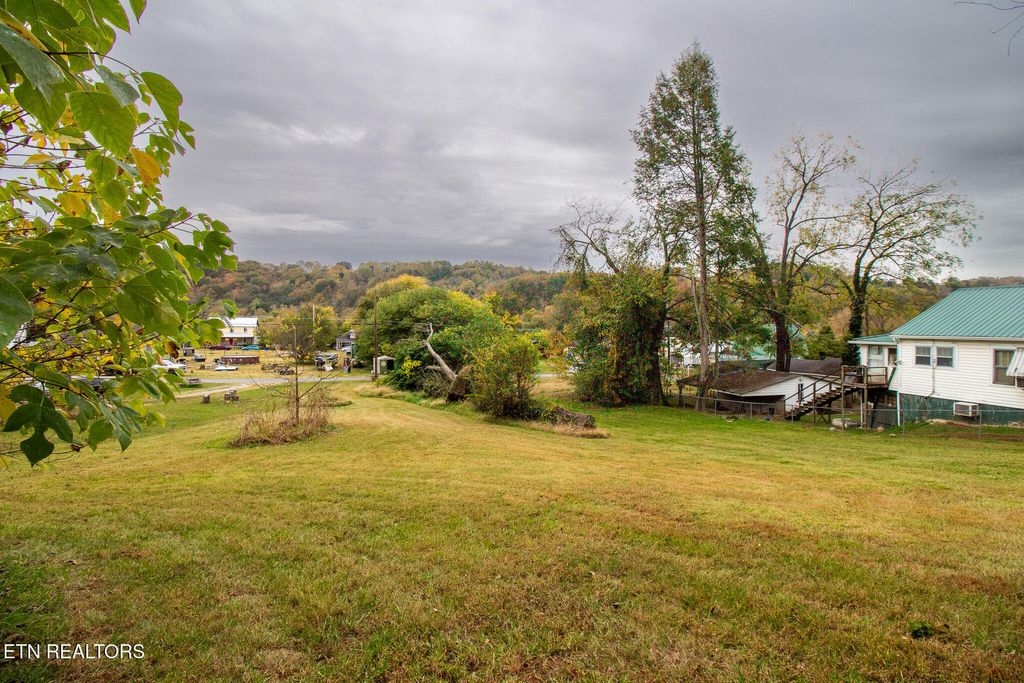 Photo of 418 Sewanee St, Harriman, TN 37748 (MLS # 1320288)