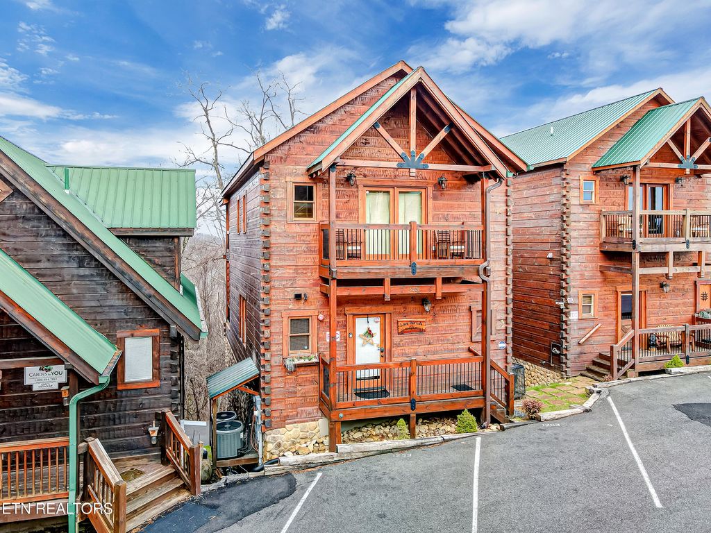 Photo of 1253 Bear Cub Way, Gatlinburg, TN 37738 (MLS # 1315813)