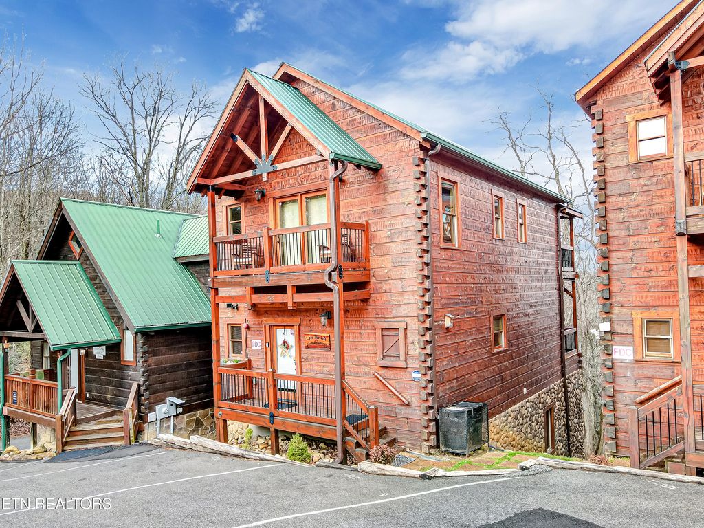 Photo of 1253 Bear Cub Way, Gatlinburg, TN 37738 (MLS # 1315813)