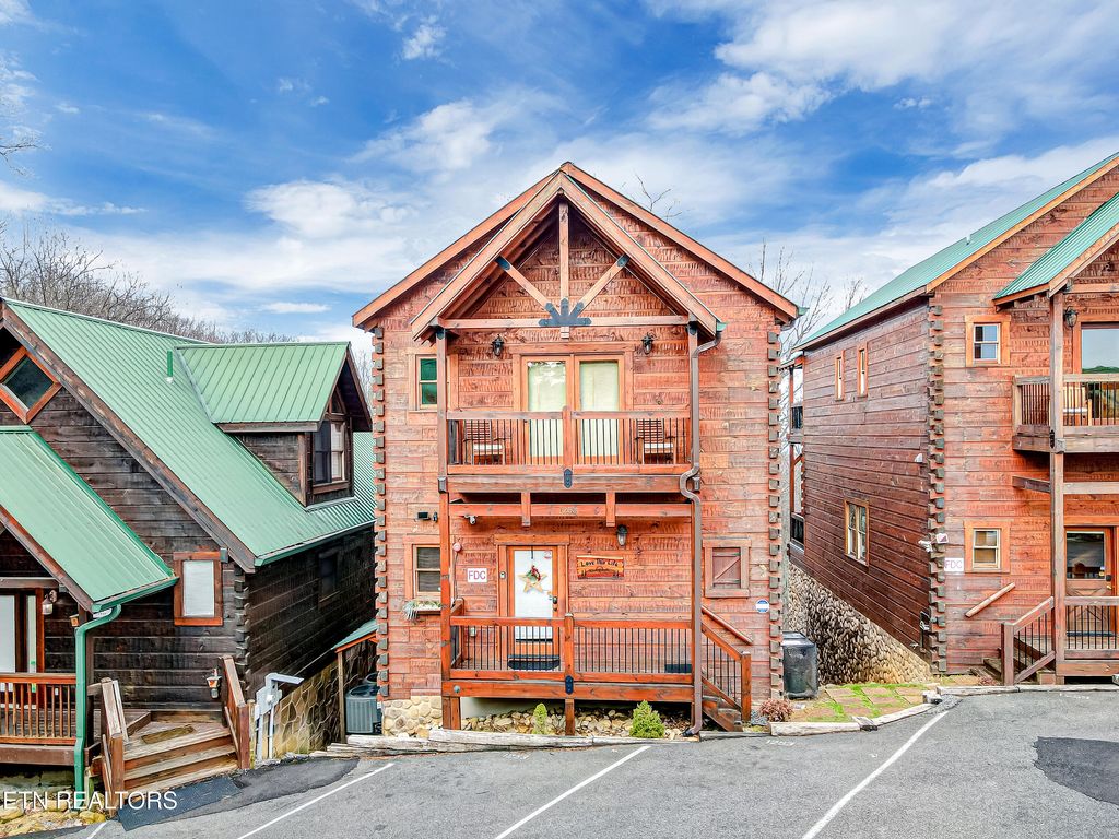 Photo of 1253 Bear Cub Way, Gatlinburg, TN 37738 (MLS # 1315813)
