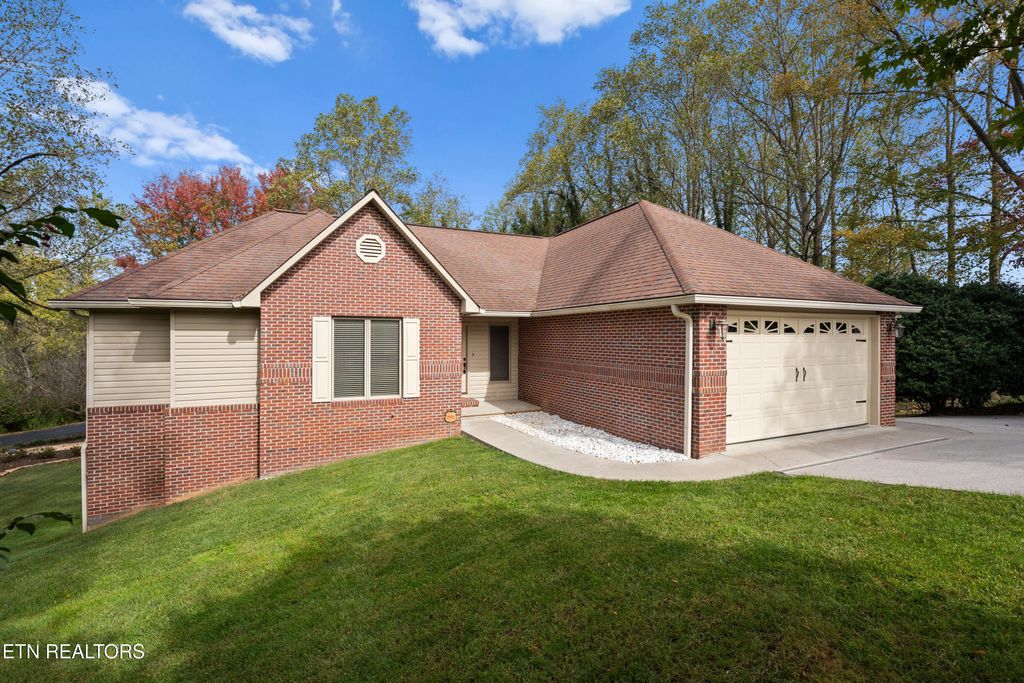 Photo of 407 Tecumseh Point, Loudon, TN 37774 (MLS # 1302786)