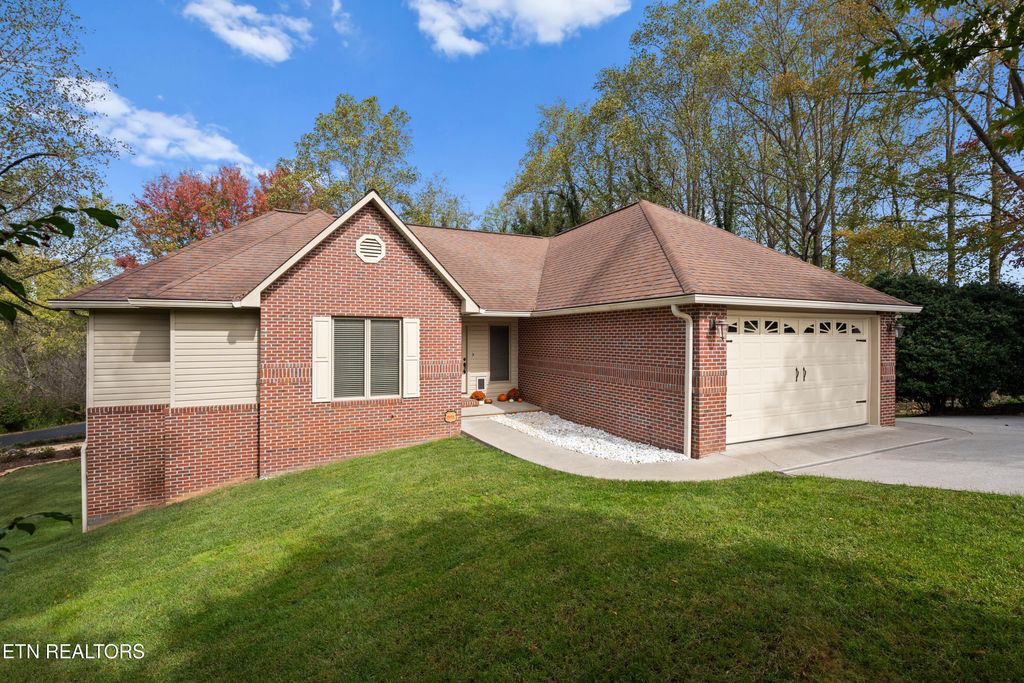 Photo of 407 Tecumseh Point, Loudon, TN 37774 (MLS # 1302786)