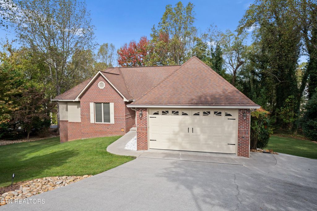 Photo of 407 Tecumseh Point, Loudon, TN 37774 (MLS # 1302786)
