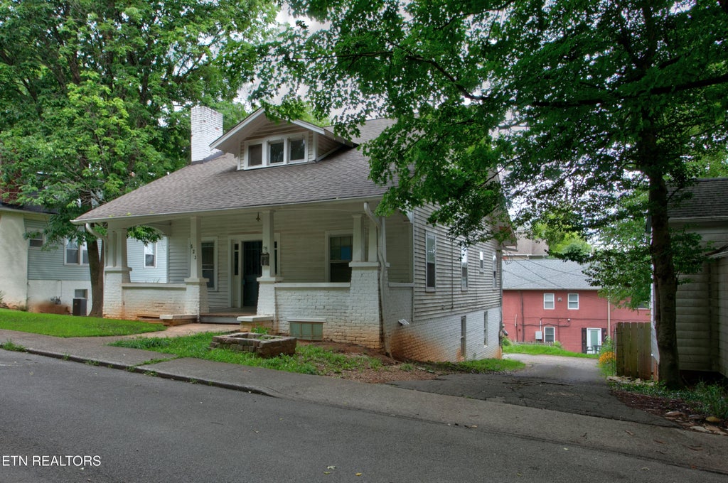 Photo of 523 Highland Ave, Maryville, TN 37803 (MLS # 1348845)