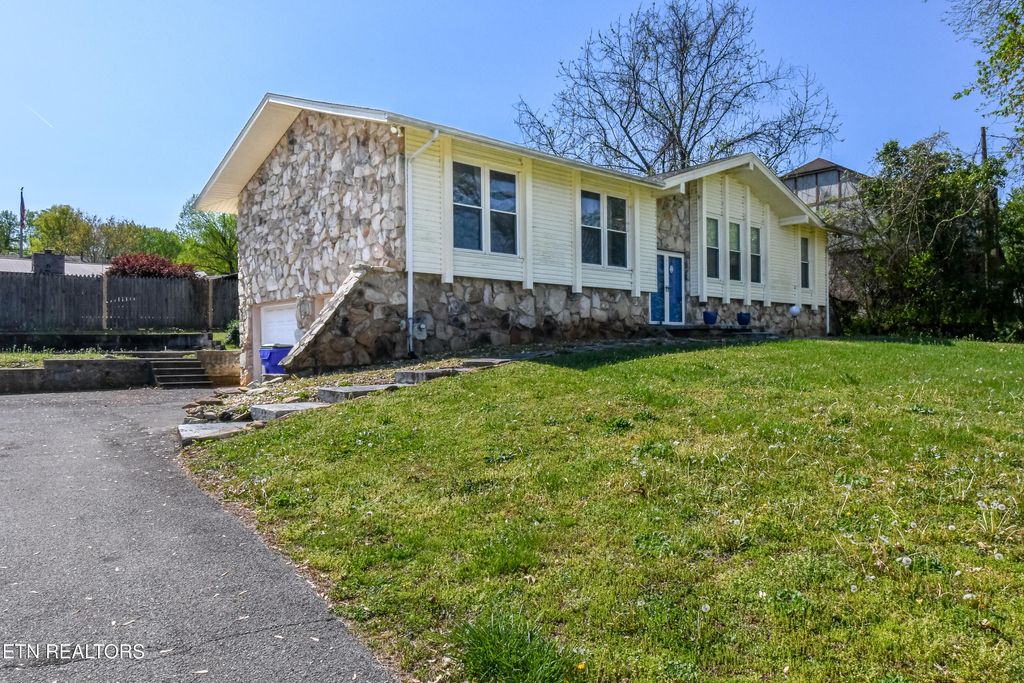 Photo of 1253 Topside Rd, Louisville, TN 37777 (MLS # 1336296)