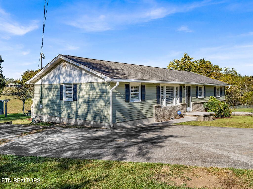 Photo of 5917 Roberts Rd, Corryton, TN 37721 (MLS # 1318964)