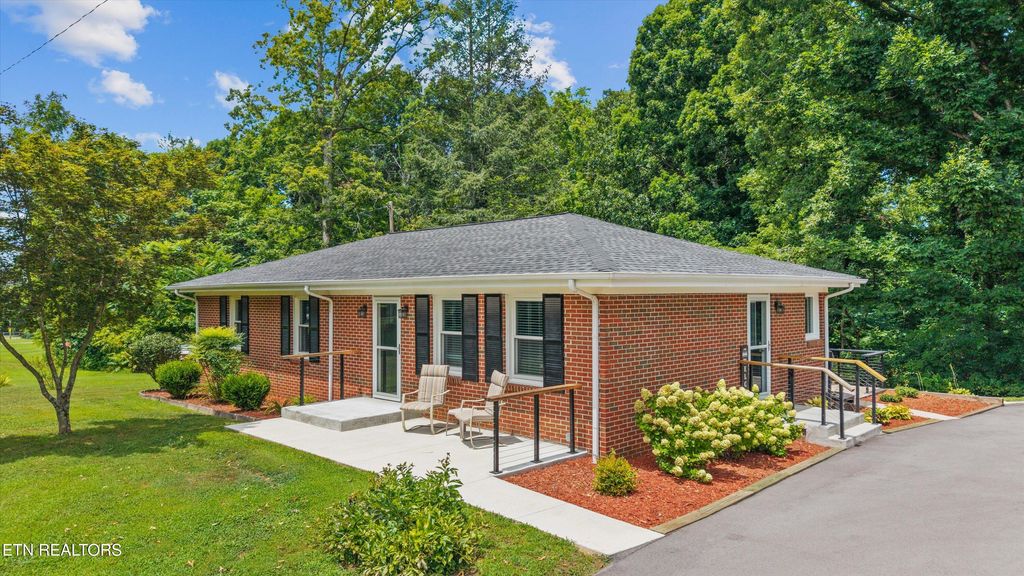 Photo of 304 County Farm Rd, Madisonville, TN 37354 (MLS # 1310939)