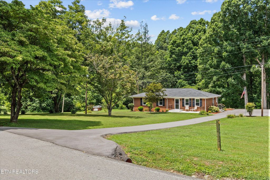 Photo of 304 County Farm Rd, Madisonville, TN 37354 (MLS # 1310939)