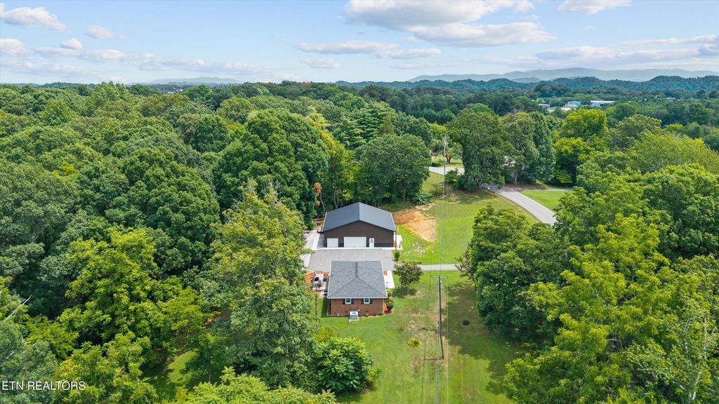 Photo of 304 County Farm Rd, Madisonville, TN 37354 (MLS # 1310939)