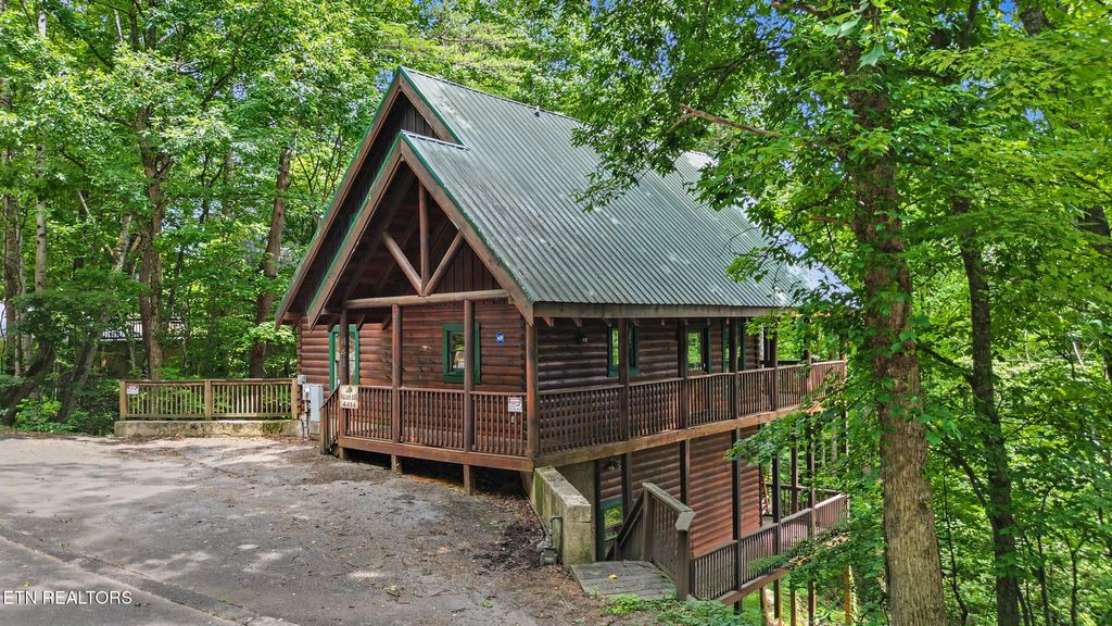 Photo of 4414 Forest Vista Way, Pigeon Forge, TN 37863 (MLS # 1342747)
