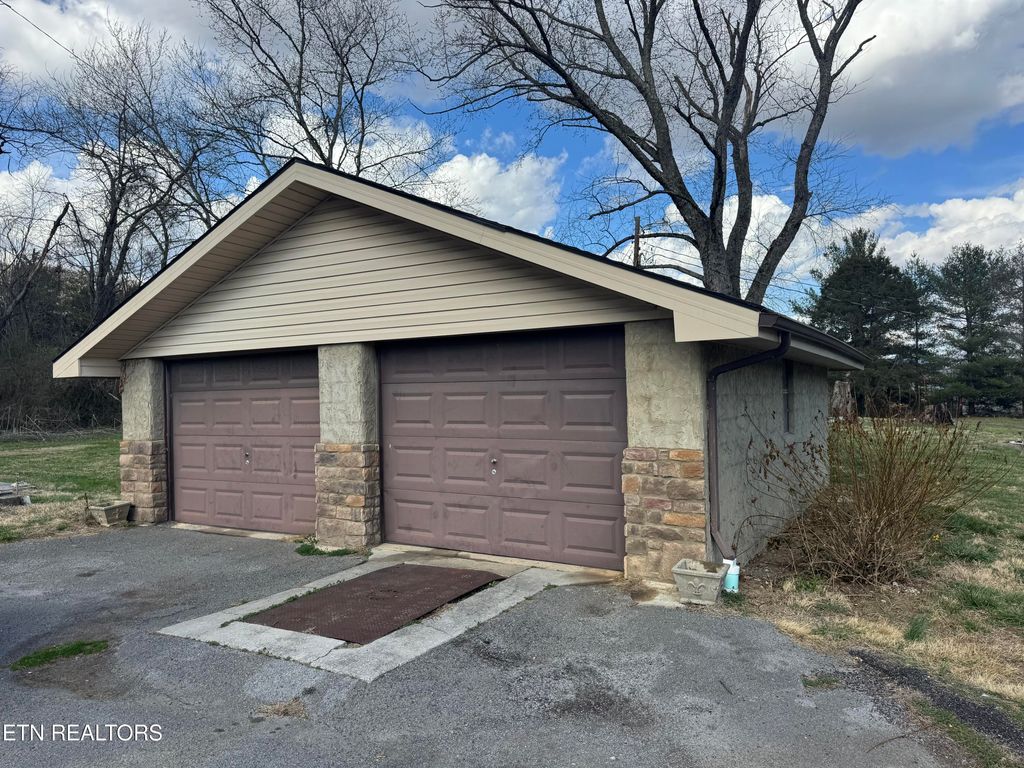 Photo of 1642 Old Jacksboro Hwy, LaFollette, TN 37766 (MLS # 1331847)