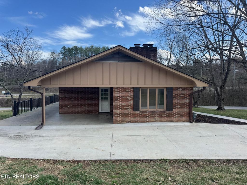 Photo of 1642 Old Jacksboro Hwy, LaFollette, TN 37766 (MLS # 1331847)