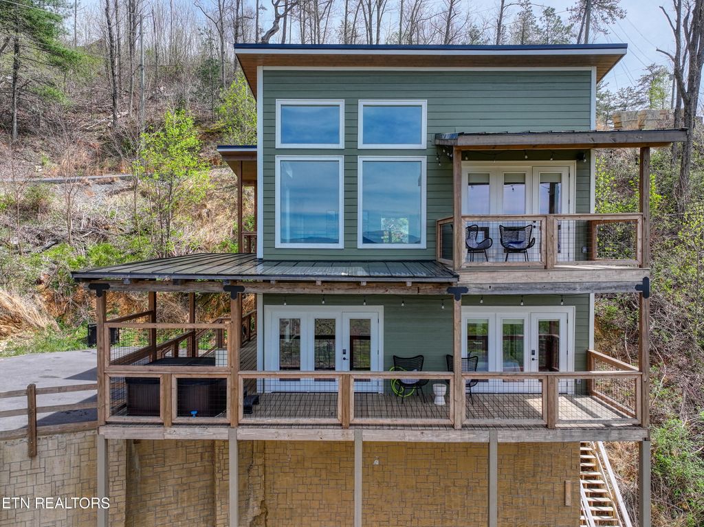 Photo of 3322 Sugar Maple Loop Rd, Sevierville, TN 37862 (MLS # 1336329)