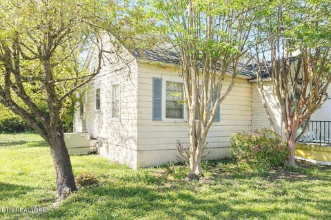 Photo of 2527 Fairmont Blvd, Knoxville, TN 37917 (MLS # 1337362)