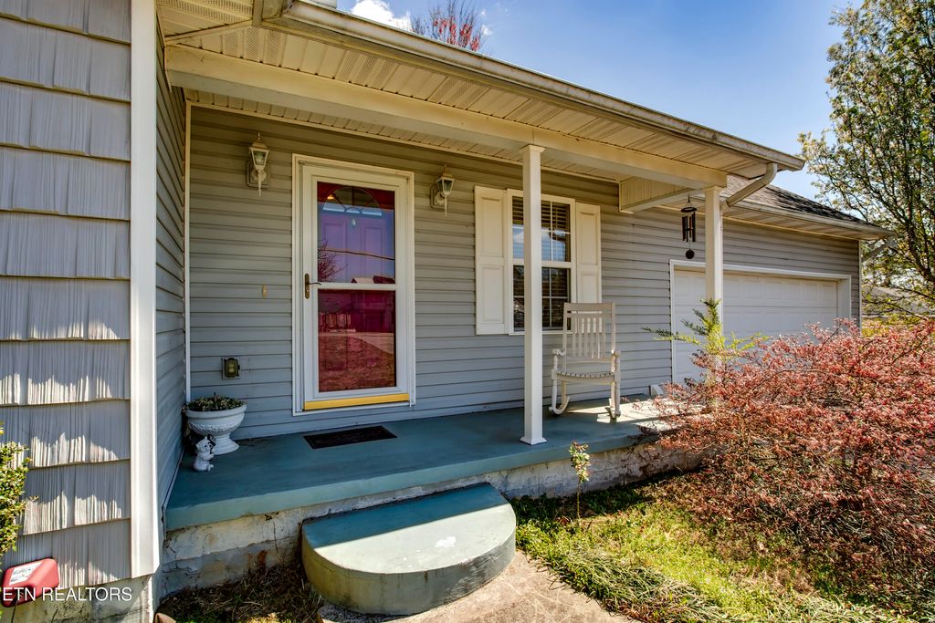 Photo of 714 E Wheeler St, Rockwood, TN 37854 (MLS # 1294971)