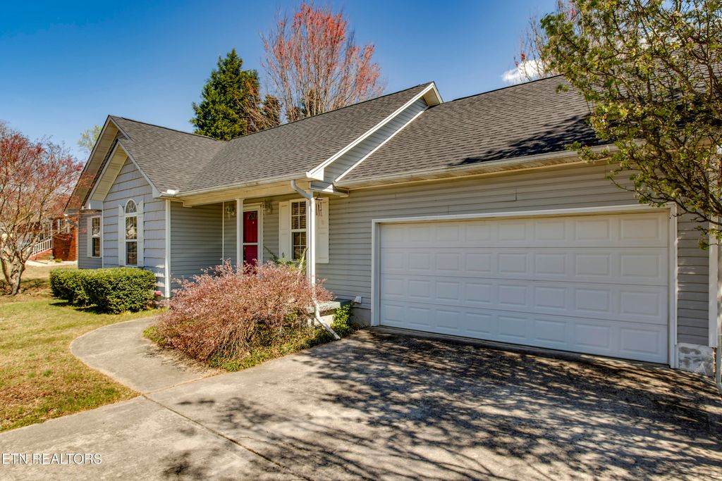 Photo of 714 E Wheeler St, Rockwood, TN 37854 (MLS # 1294971)