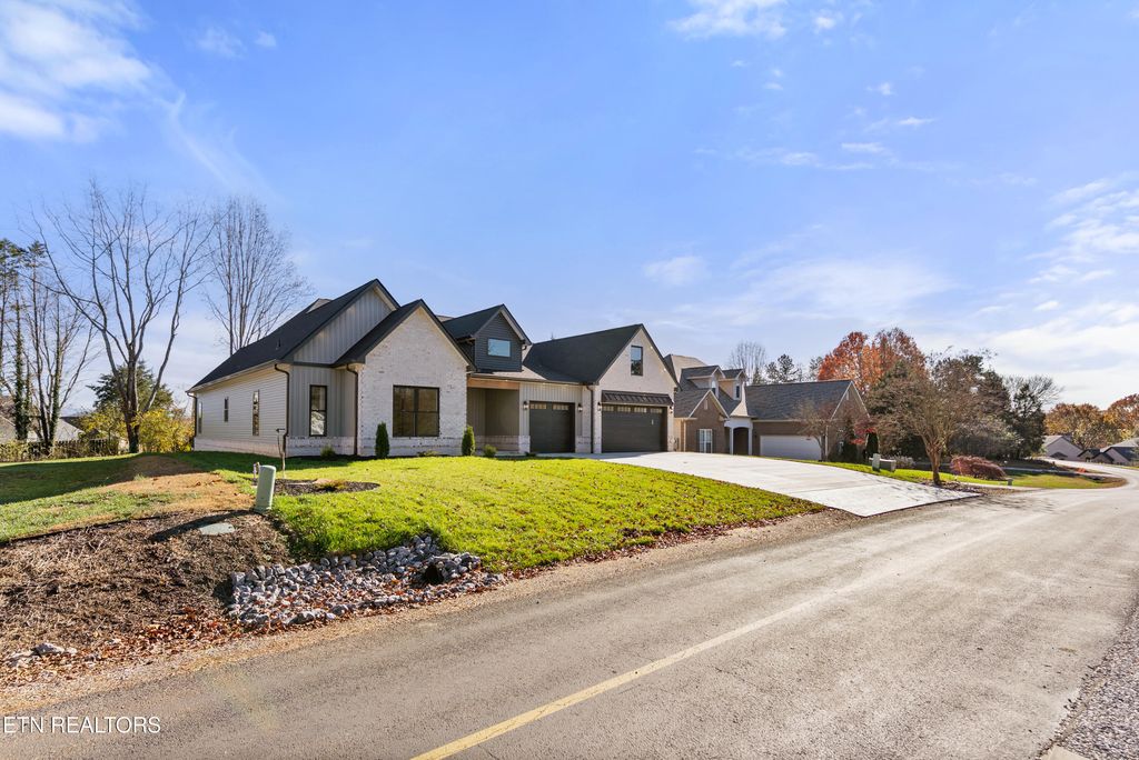 Photo of 180 Amohi Way, Loudon, TN 37774 (MLS # 1320053)