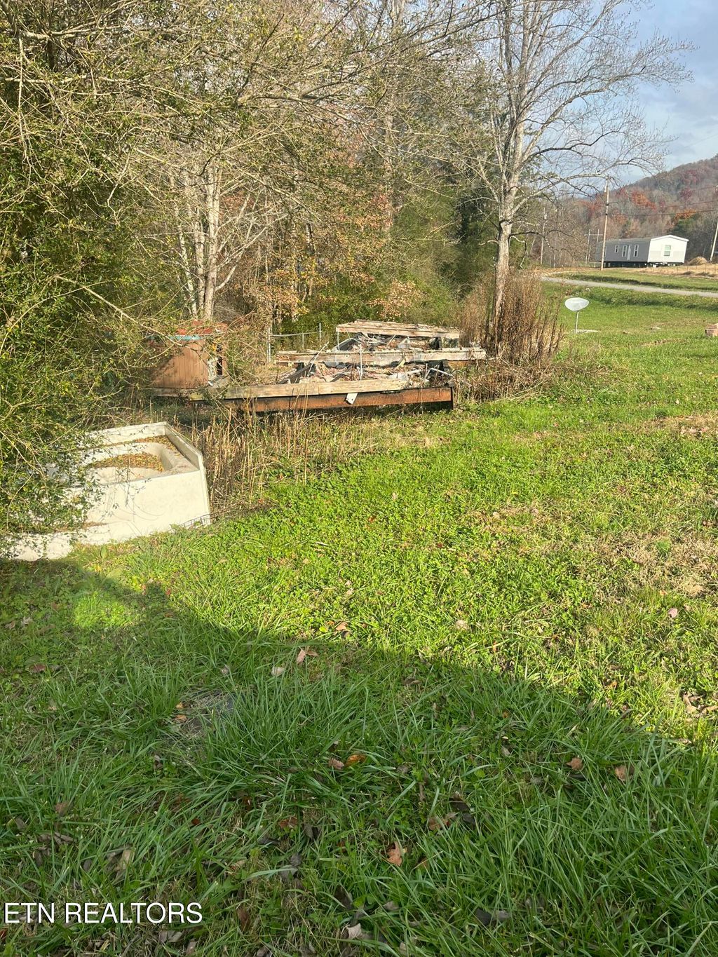 Photo of 114 E C Noe Rd, Oliver Springs, TN 37840 (MLS # 1322280)