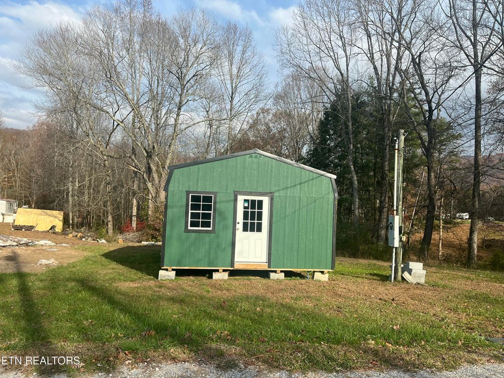 Photo of 114 E C Noe Rd, Oliver Springs, TN 37840 (MLS # 1322280)