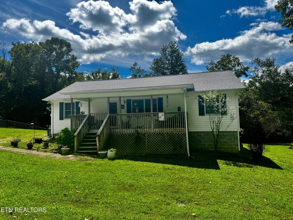 Photo of 122 Brownlow Drive, Rockwood, TN 37854 (MLS # 1310623)