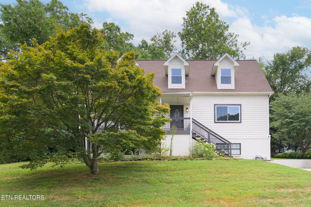 Photo of 10932 Twin Harbour Drive, Knoxville, TN 37934 (MLS # 1309261)