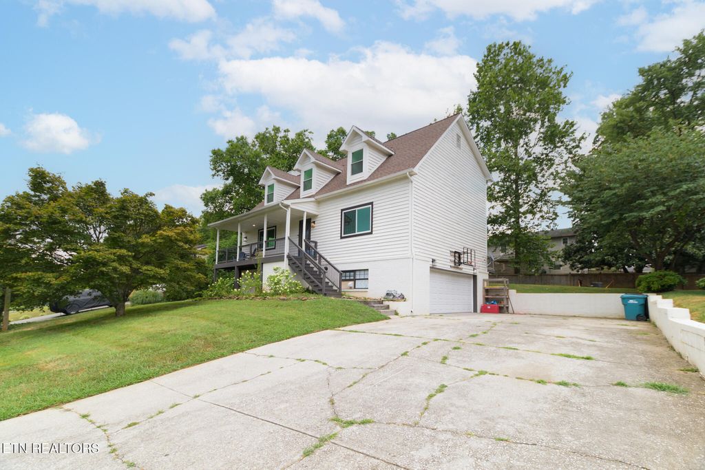 Photo of 10932 Twin Harbour Drive, Knoxville, TN 37934 (MLS # 1309261)