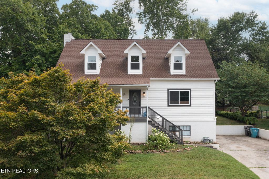 Photo of 10932 Twin Harbour Drive, Knoxville, TN 37934 (MLS # 1309261)