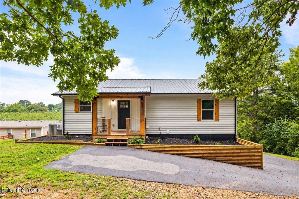 Photo of 150 Hatmaker Ridge Rd, Jacksboro, TN 37757 (MLS # 1356631)
