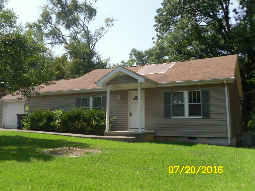 Photo 1 of 19 — 722 Southern Pkwy, Athens, TN 37303