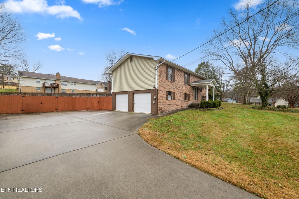 Photo of 1212 Hoss Rd, Powell, TN 37849 (MLS # 1323778)