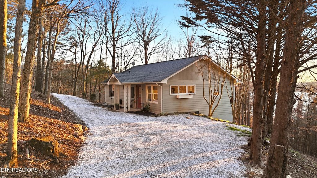 Photo of 102 Jones Lake Way, Louisville, TN 37777 (MLS # 1327042)