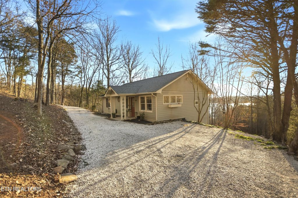 Photo of 102 Jones Lake Way, Louisville, TN 37777 (MLS # 1327042)