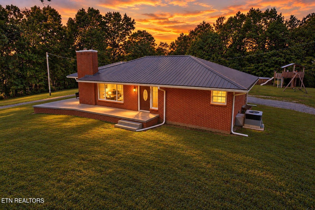 Photo of 8757 Morgan County Hwy, Sunbright, TN 37872 (MLS # 1357141)