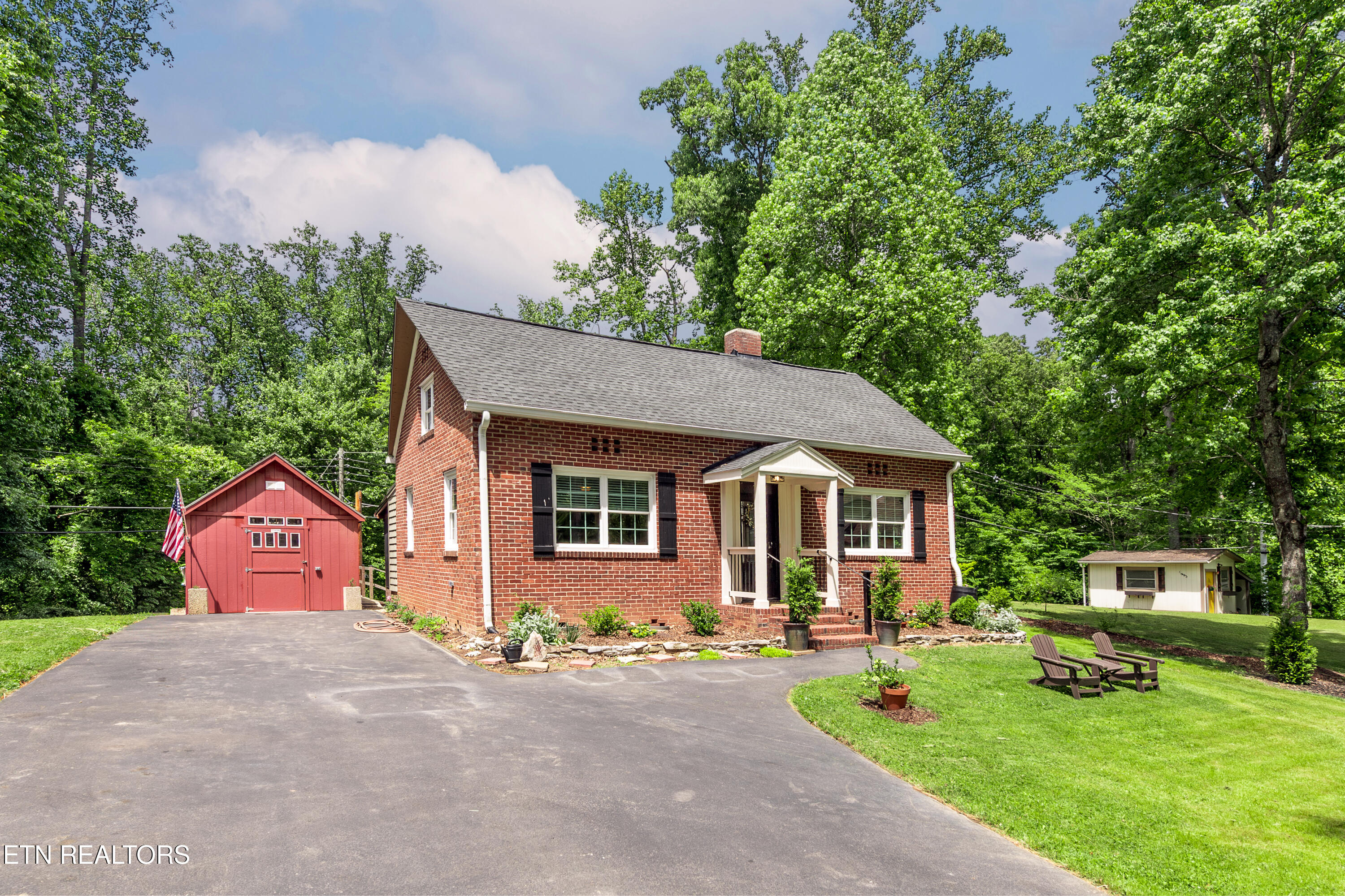 70 Pine Rd