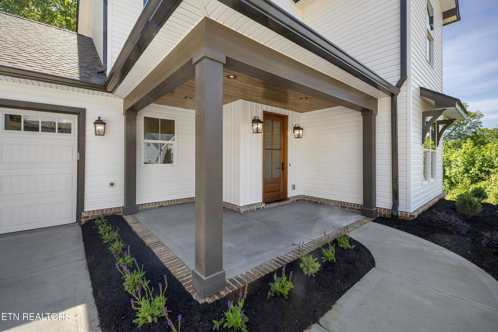 Photo of 9832 Chesney Hill Lane, Knoxville, TN 37931 (MLS # 1340030)
