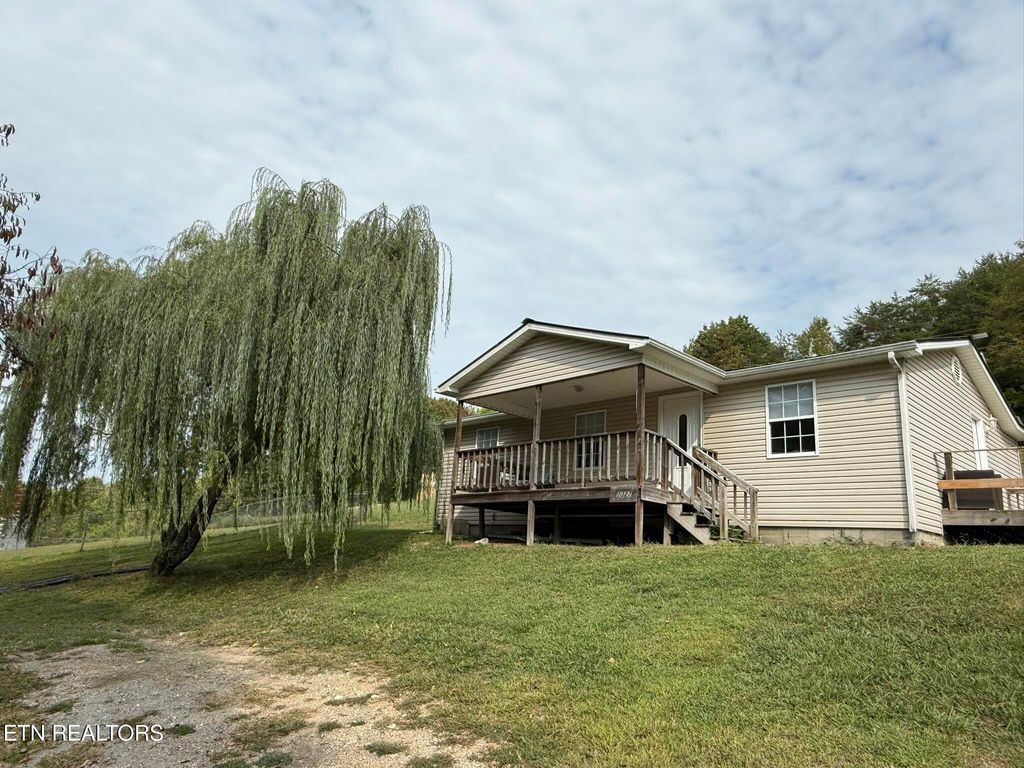 Photo of 1327 Pinecrest Rd, Jacksboro, TN 37757 (MLS # 1316288)